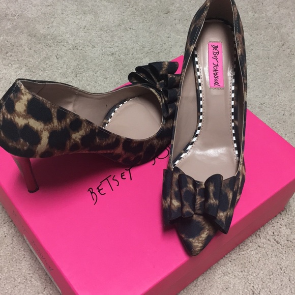 betsey johnson bret pump